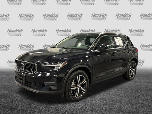 2025 Volvo XC40 B5 Core Bright Theme