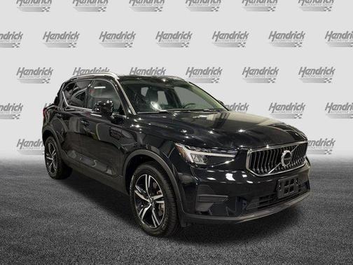 2025 Volvo XC40 B5 Core Bright Theme