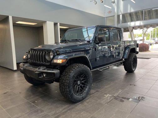 2025 Jeep Gladiator Nighthawk