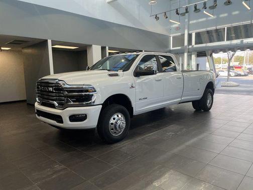 2026 RAM 3500 Laramie Crew Cab 4x4 8' Box