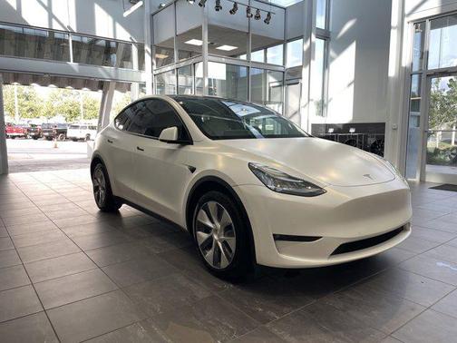 2022 Tesla Model Y Long Range Dual Motor All-Wheel Drive