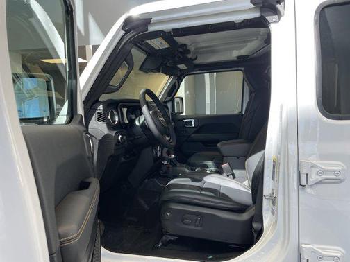 2025 Jeep Gladiator High Tide