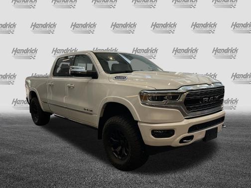Ivory White Tri-Coat Pearlcoat 2023 RAM 1500 Limited