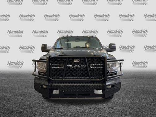 Diamond Black Crystal Pearlcoat 2024 RAM 3500 Big Horn Crew Cab 4x4 8' Box