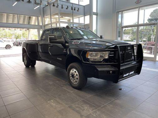 Diamond Black Crystal Pearlcoat 2024 RAM 3500 Big Horn Crew Cab 4x4 8' Box