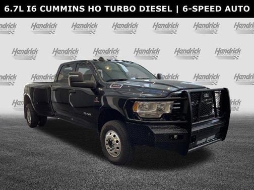 Diamond Black Crystal Pearlcoat 2024 RAM 3500 Big Horn Crew Cab 4x4 8' Box