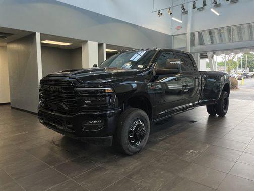 2025 RAM 3500 Laramie Crew Cab 4x4 8' Box