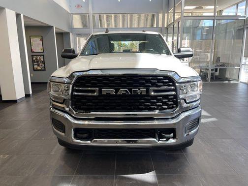 2022 RAM 3500 Big Horn Crew Cab 4x4 8' Box