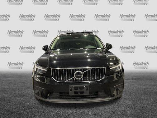 2025 Volvo XC40 B5 Core Bright Theme