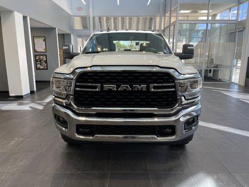 2024 RAM 3500 Big Horn Crew Cab 4x4 8' Box