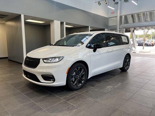 2026 Chrysler Pacifica L