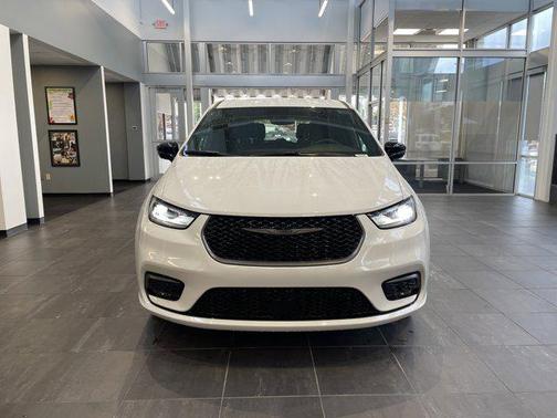 2026 Chrysler Pacifica L