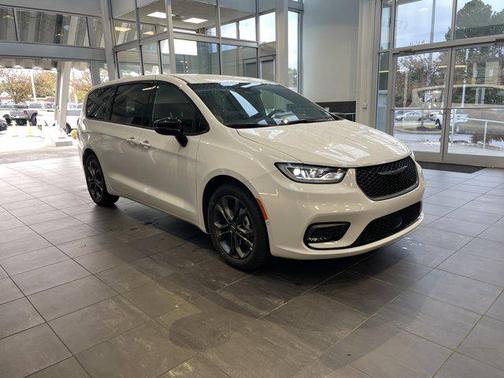 2026 Chrysler Pacifica L