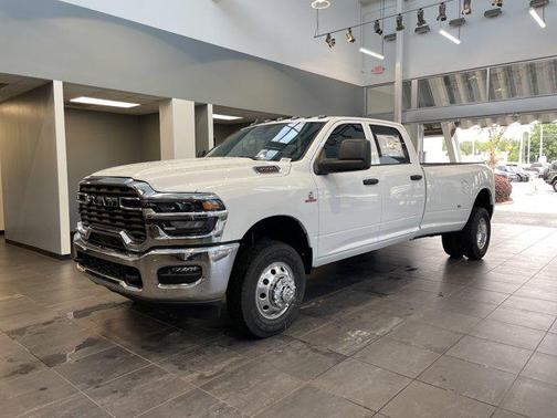 2025 RAM 3500 Tradesman Crew Cab 4x4 8' Box