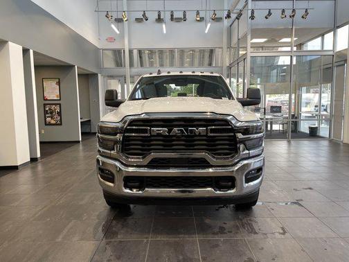 2025 RAM 3500 Tradesman Crew Cab 4x4 8' Box