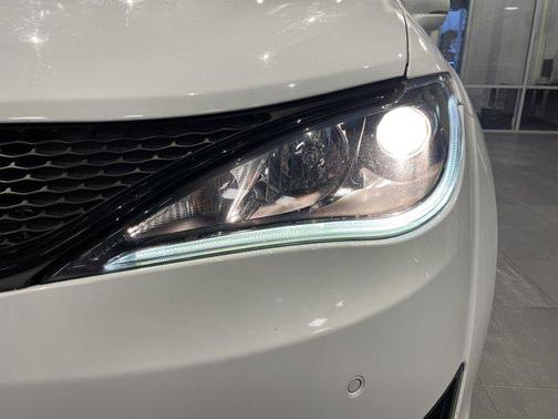 2020 Chrysler Pacifica Hybrid Limited