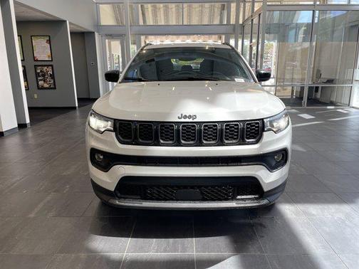 Bright White Clearcoat 2026 Jeep Compass Latitude