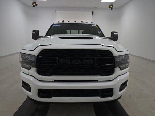 2024 RAM 3500 Limited Crew Cab 4x4 8' Box