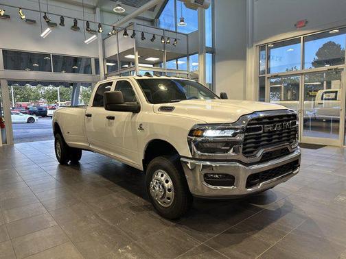 2025 RAM 3500 Tradesman Crew Cab 4x4 8' Box