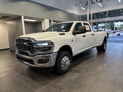2025 RAM 3500 Tradesman Crew Cab 4x4 8' Box