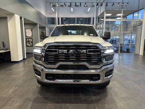 2025 RAM 3500 Tradesman Crew Cab 4x4 8' Box