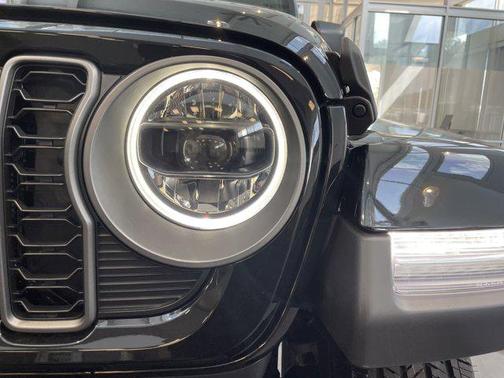 2026 Jeep Gladiator Sahara 4x4