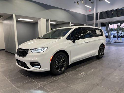 2026 Chrysler Pacifica L