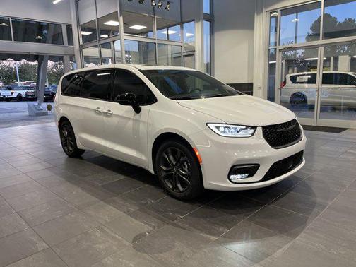 2026 Chrysler Pacifica L