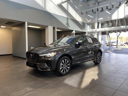 2025 Volvo XC60 B5 Plus