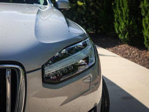 2023 Volvo XC90 Recharge Plug-In Hybrid T8 Ultimate Bright Theme 7-Seater