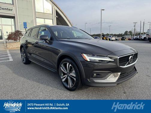 2025 Volvo V60 Cross Country B5 Plus