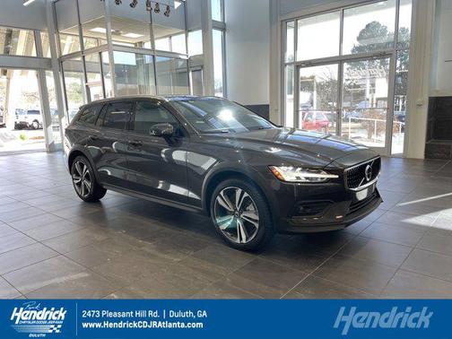 2025 Volvo V60 Cross Country B5 Plus