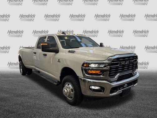 Bright White Clearcoat 2026 RAM 3500 Tradesman Crew Cab 4x4 8' Box