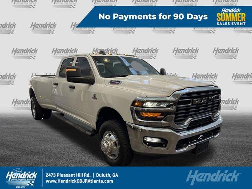 Bright White Clearcoat 2026 RAM 3500 Tradesman Crew Cab 4x4 8' Box