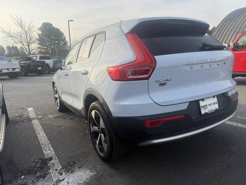 2025 Volvo XC40 B5 Plus Bright Theme