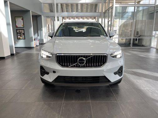 2025 Volvo XC40 B5 Plus Bright Theme