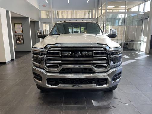 Bright White Clearcoat 2026 RAM 3500 Laramie Crew Cab 4x4 8' Box
