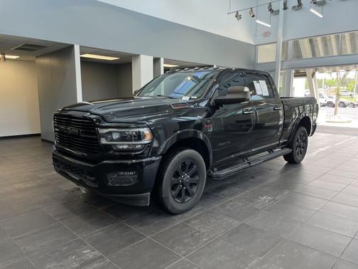 Diamond Black Crystal Pearlcoat 2019 RAM 2500 Laramie Crew Cab 4x2 6'4' Box