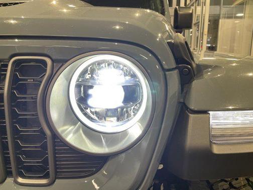 2025 Jeep Gladiator Mojave X