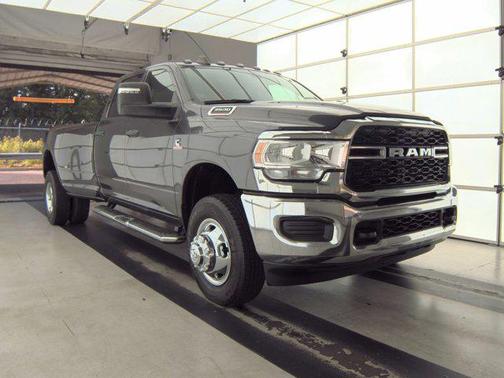 2023 RAM 3500 Tradesman Crew Cab 4x4 8' Box