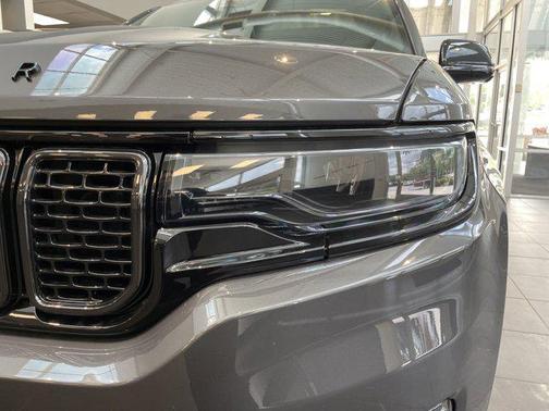 2025 Jeep Wagoneer L Series II Carbide 4x4