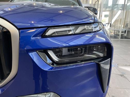 Marina Bay Blue Metallic 2025 BMW X7 M60i