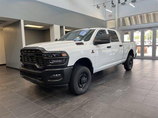 2025 RAM 2500 Tradesman Crew Cab 4x4 6'4' Box