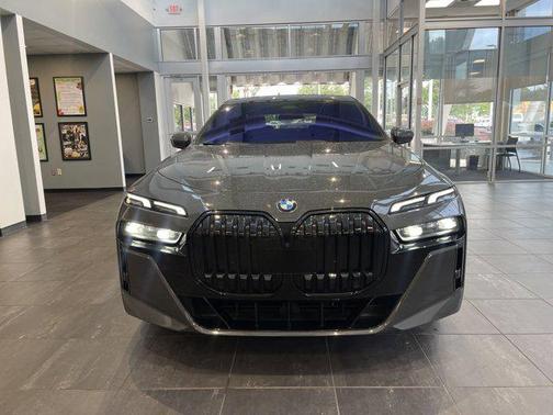 2023 BMW 740 i