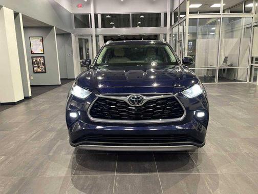2022 Toyota Highlander Platinum