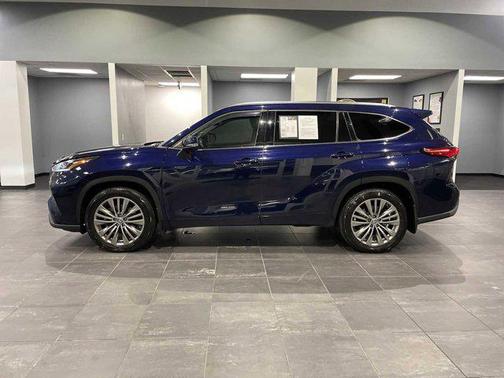 2022 Toyota Highlander Platinum