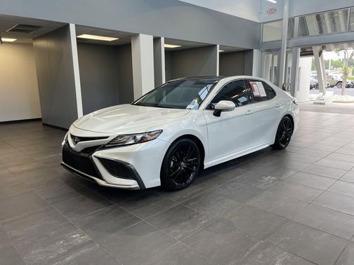 Wind Chill Pearl 2021 Toyota Camry XSE