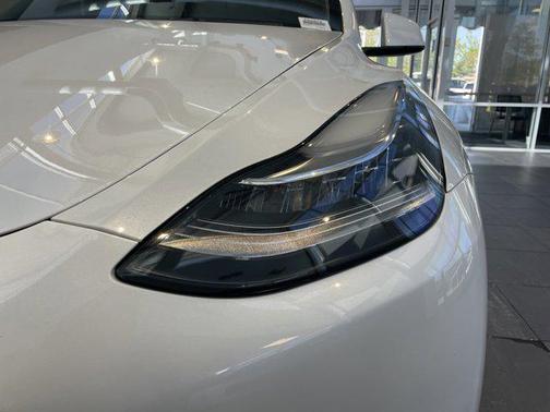 White 2022 Tesla Model Y Long Range Dual Motor All-Wheel Drive