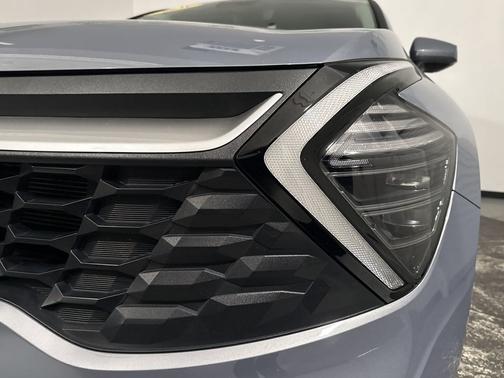 Everlasting Silver 2025 Kia Sportage LX