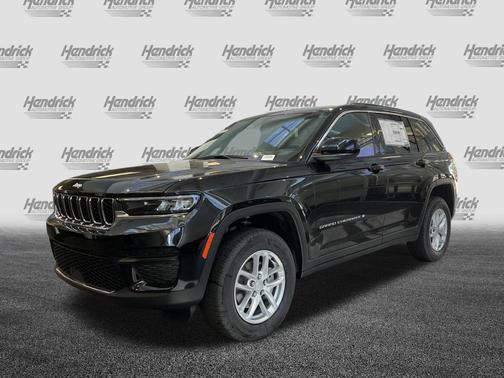 Diamond Black Crystal Pearlcoat 2025 Jeep Grand Cherokee Laredo